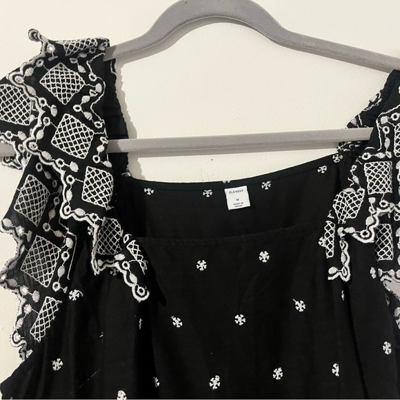 NWT Old Navy Black and White Ruffle Sleeve Blouse with Eyelet Detail - Picture 2 of 3